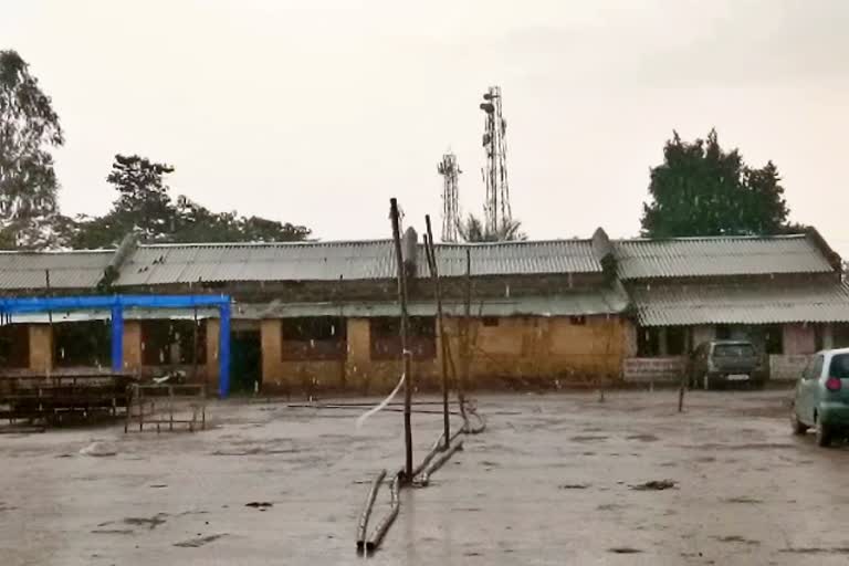 People are upset due to sudden rain in Mungeli