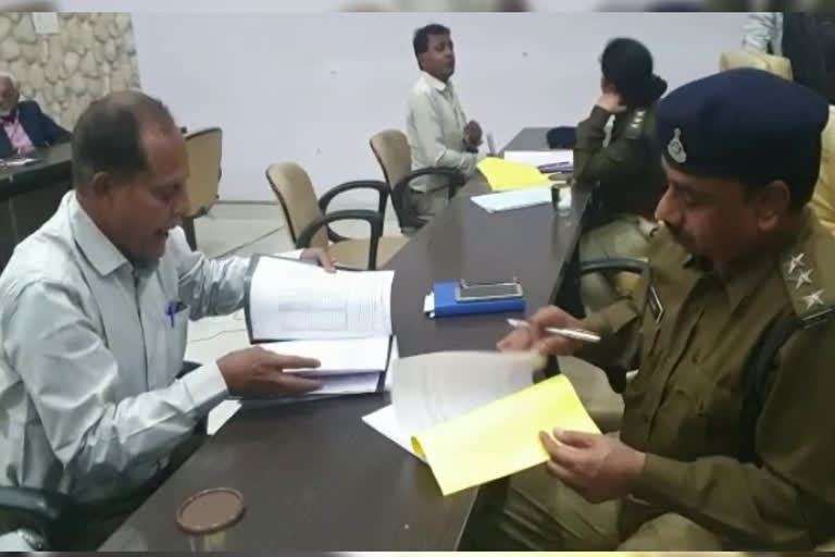 neemuch-farmer-reached-police-jansunwai-with-his-complaint-in-indore