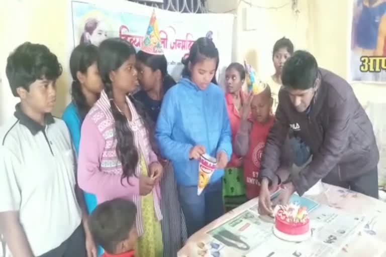 Actress Divya Bharti birthday celebrated in Ranchi