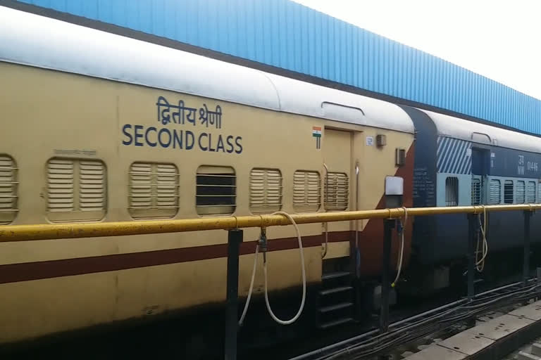 express trains have LHB coaches, एक्सप्रेस रेल सेवाओ में LHB कोच