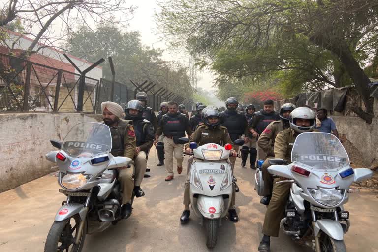 Flag march of police in Amar police station area