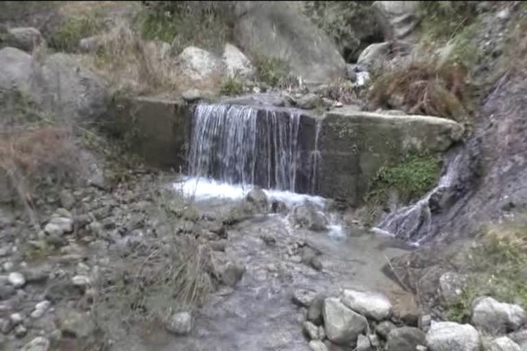 People are drinking dirty drain water in chamba