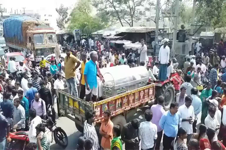 POLICE VAN HIT A BIKE AND 3 PEOPLE DEAD IN WARANGAL RURAL