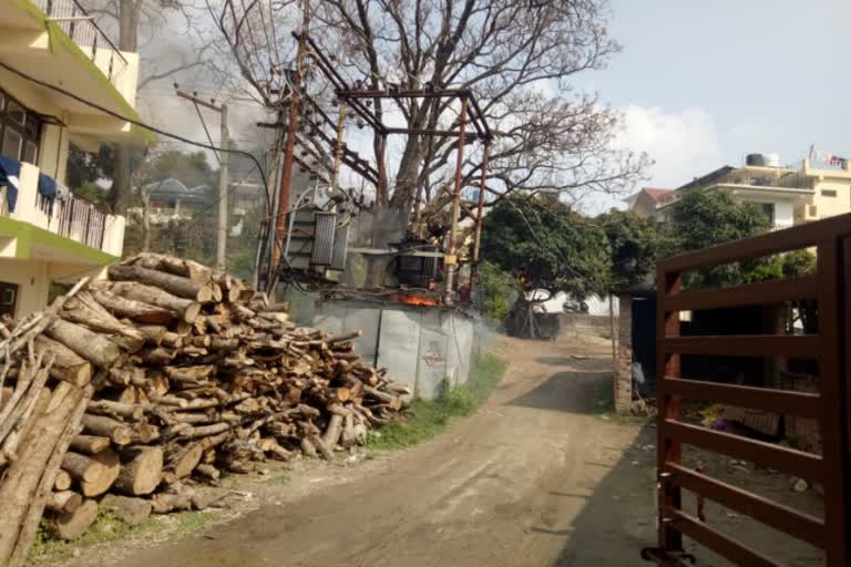 Fire on transformer near DRDA building in hamirpur