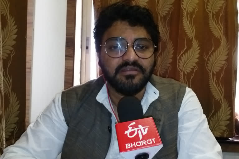 Babul Supriyo opposed the dicision of giving up the bengali medium in railway schools