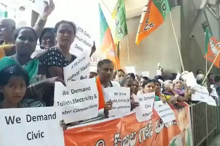 Osmania university colony people Strike at Habsiguda Crossroads in Hyderabad