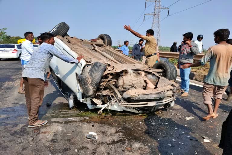 the-collision-between-the-lorry-and-the-car-davanegere