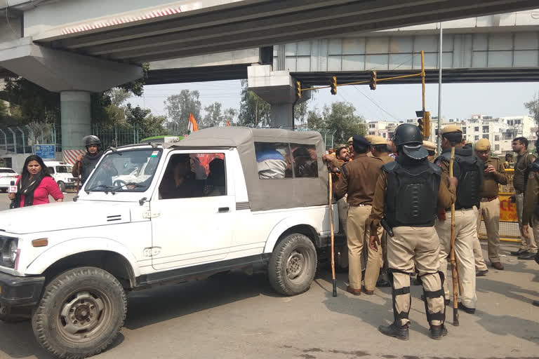 شاہین باغ احتجاج کے خلاف مخالفین کا مظاہرہ کی کوشش