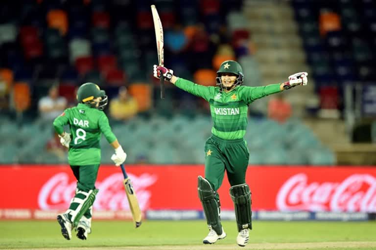Pakistan open their T20 World Cup campaign with 8-wicket win over West Indies