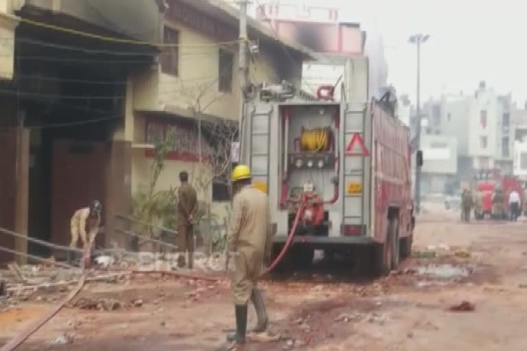 protester set arun model senior secondary school on fire in brijpuri in delhi