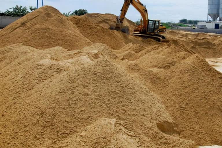 Police action against sand Mafia in nanded