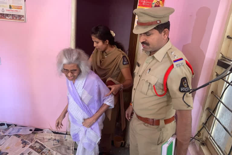 Police Rescue Old Women in Ram Nagar Hyderabad