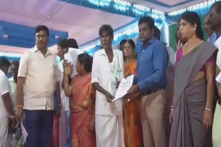 mass conduct students vandavasi tiruvannamalai  திருவண்ணாமலை மாவட்ட ஆட்சியர் கந்தசாமி  திருவண்ணாமலை ஆட்சியர்  திருவண்ணாமலைச் செய்திகள்