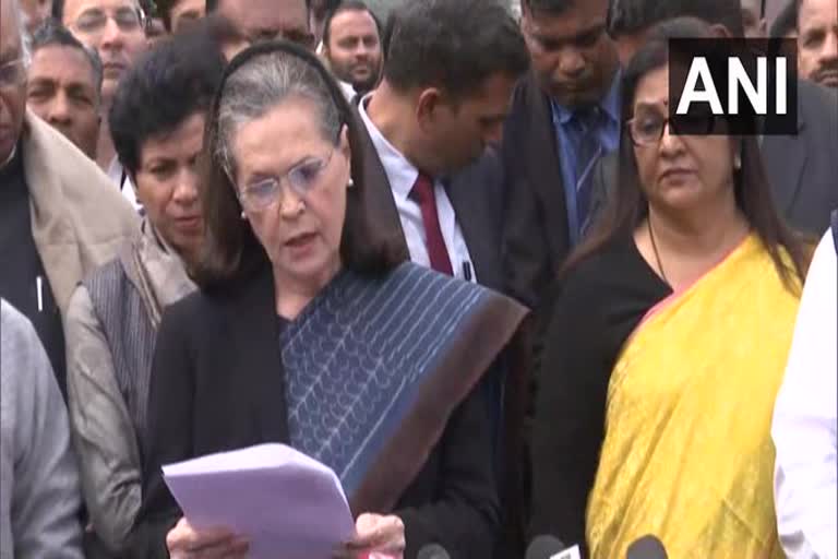 അമിത് ഷായെ നീക്കണം  Sonia Gandhi after submitting a memorandum to President  ആഭ്യന്തര മന്ത്രി