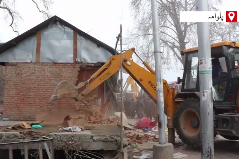 shops constructed in 1974 demolished in district pulwama, people angry