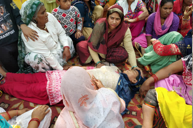 farmers and police clashes during protest in gautambudh nagar in noida