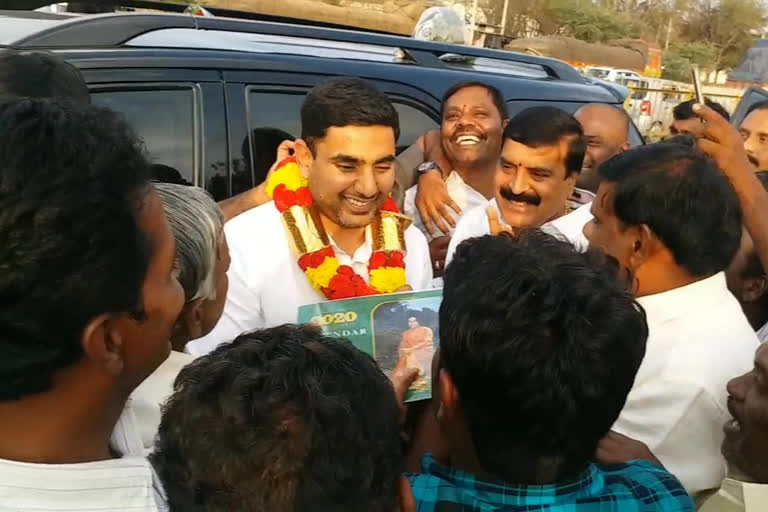 tdp followers welcome lokesh in kodikonda checkpost