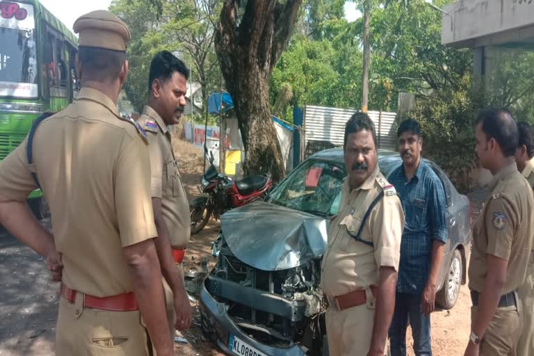 ആലപ്പുഴ  കാറുകൾ കൂട്ടിയിടിച്ച് ഏഴ് പേർക്ക് പരിക്ക്  VEHICLE ACCIDENT IN PUNNAPRA