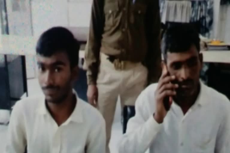 ACB arrested bribe mukhiya husband and his son in palamu