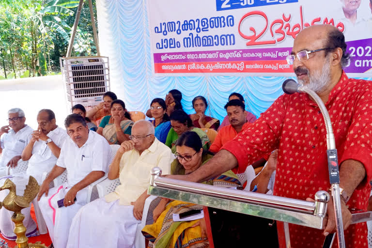 തോടുകള്‍ വൃത്തിയാക്കി സംരക്ഷിക്കും  മന്ത്രി തോമസ് ഐസക്  വരട്ടാര്‍ പുനരുജീവനം  പത്തനംതിട്ട  puthukkulangara  Minister Thomas Isaac