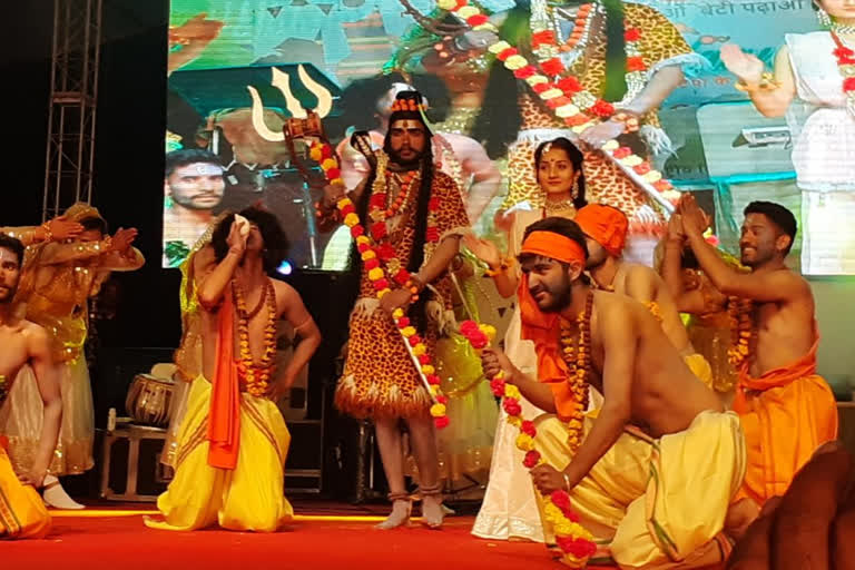 Artists gathered on Mandi Shivratri festival