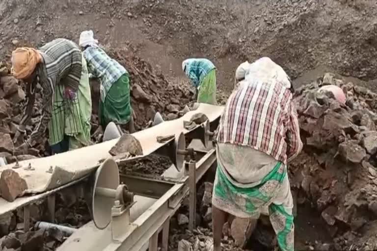 Stone crushers operating against the rules in dindori