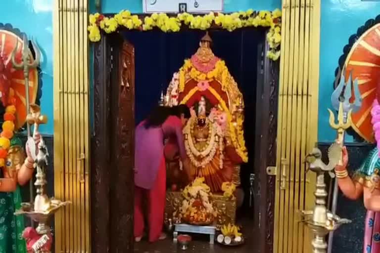 women  priest  in koravangala maramma temple