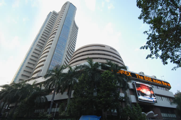 Sensex drops to 38590 points