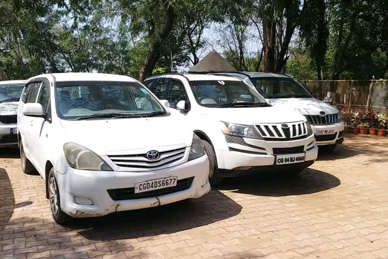 Police seized 17 vehicles of income tax department from standing in no parking