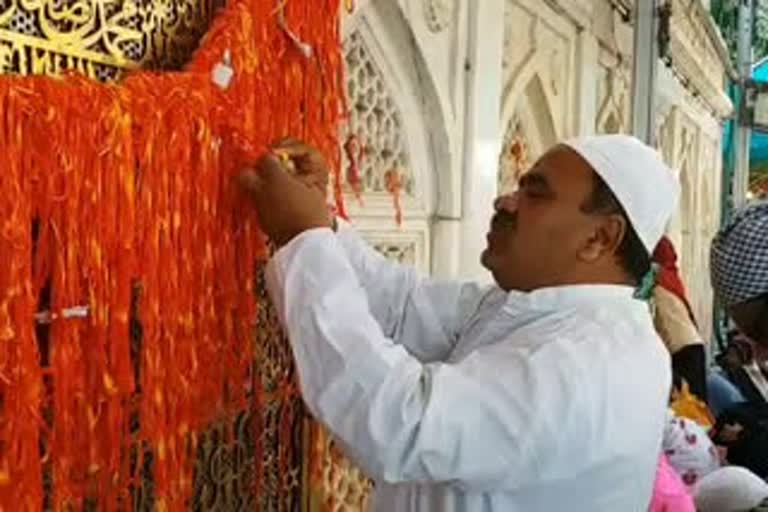 decoration-with-sparkling-lights-in-khwaja-moinuddin-hasan-chishtis-dargah