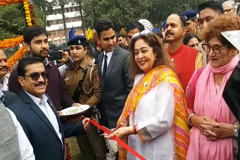 kirron kher inaugurates rose fest