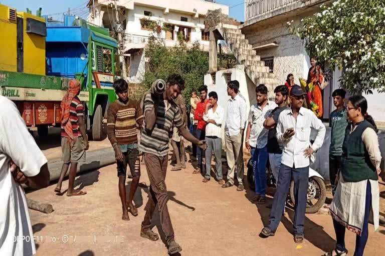 Tahsildar stopped illegal bore well digging in Basavakalyana