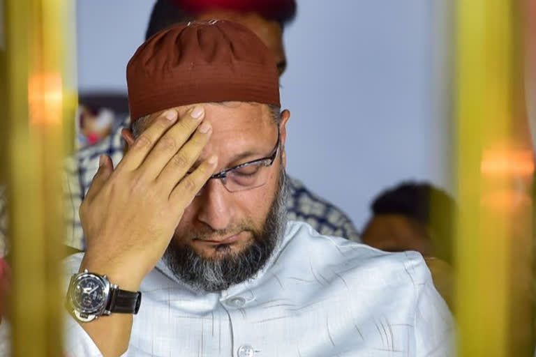 Asaduddin Owaisi  Secunderabad Railway Station  Charminar  Hyderabad police  police flag-march at Charminar  അസദുദ്ദീന്‍ ഒവൈസി  ചാര്‍മിനാര്‍  സെക്കന്തരാബാദ് റെയില്‍വെ സ്റ്റേഷന്‍  ചാര്‍മിനാറിന് മുന്നില്‍ പൊലീസ് ഫ്ലാഗ് മാര്‍ച്ച്