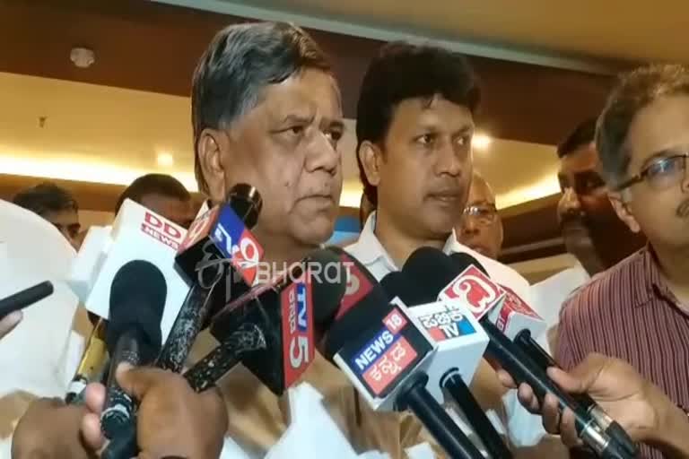 Instead of tweeting Kumaraswamy, let's discuss it in the assembly : Jagadish Shettar