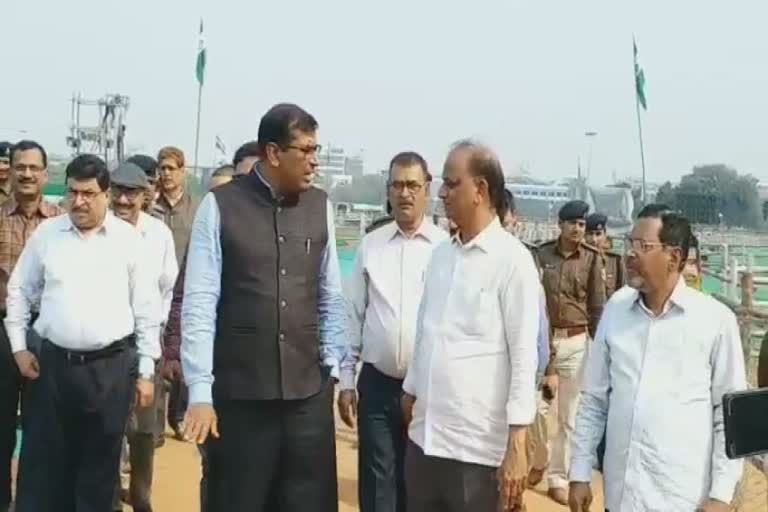 DM inspects patna Gandhi Maidan