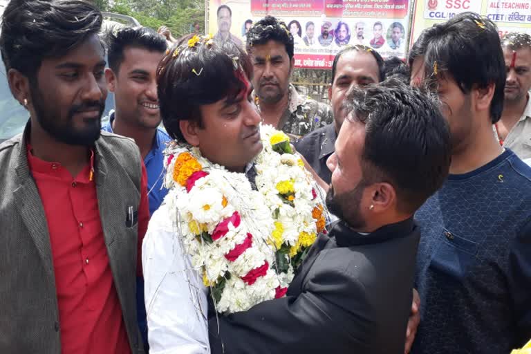 Chandrashekhar Azad's great grandson Amit Azad arrived in Damoh