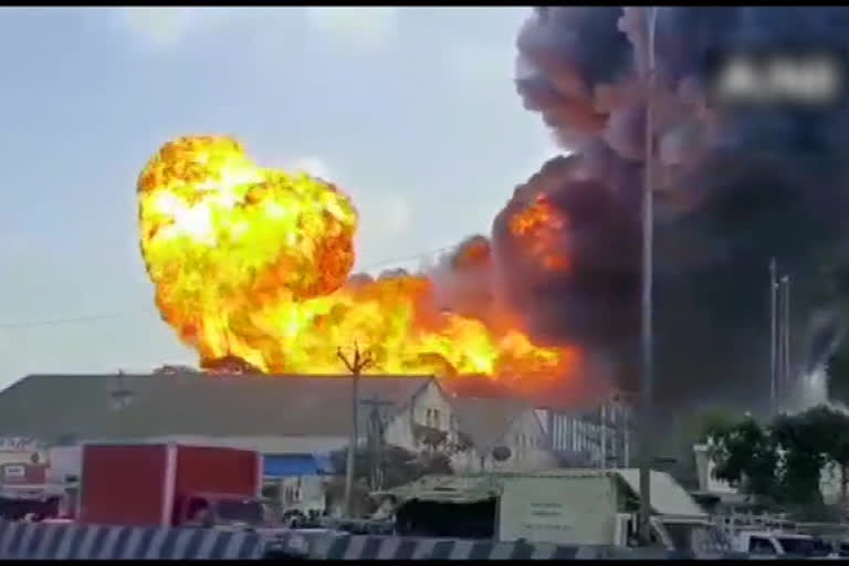 Massive fire breaks out at oil warehouse in Chennai