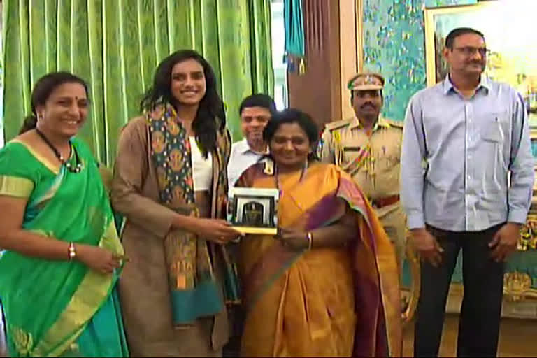 badminton player pv sindhu met Governor