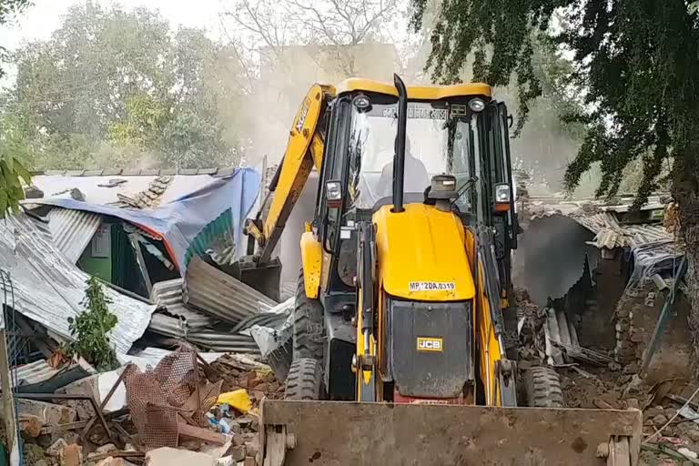 Administration demolished 8 houses