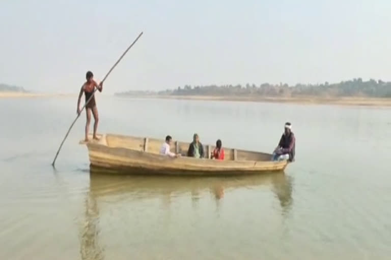 No bridge in Son River in Sihawal of Sidhi district