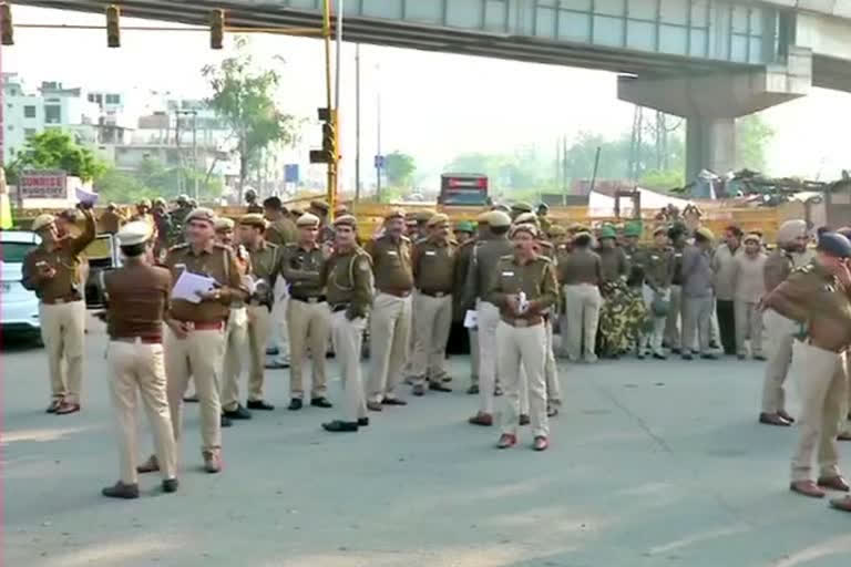 ഷഹീന്‍ ബാഗ്  Shaheen Bagh protest  police deployment  പൗരത്വനിയമ ഭേദഗതി  ഷഹീന്‍ ബാഗ് നിരോധനാജ്ഞ  ഡല്‍ഹി പൊലീസ് കമ്മീഷണര്‍ എസ്‌.എന്‍.ശ്രീവാസ്‌തവ