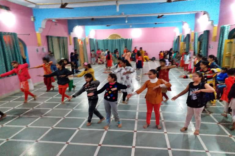 Directorate of Art Culture Work is giving free kathak classes in Hazaribagh