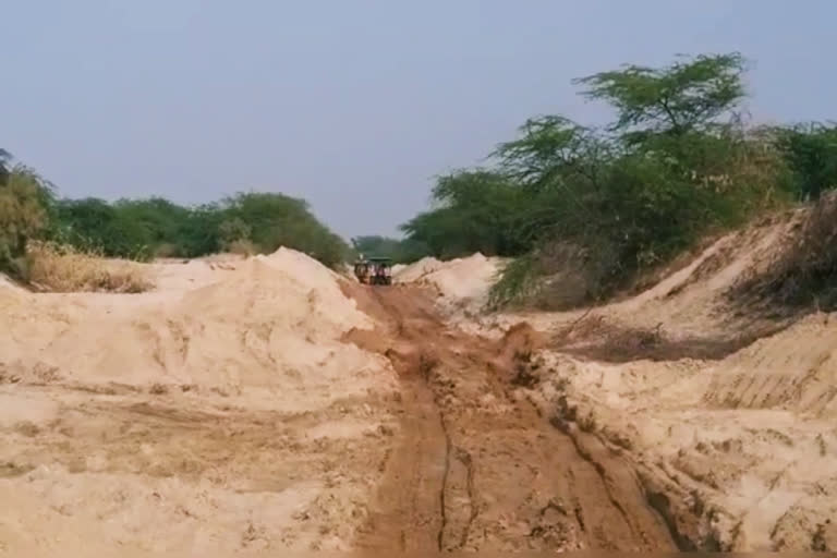 Illegal gravel mining, Luni river