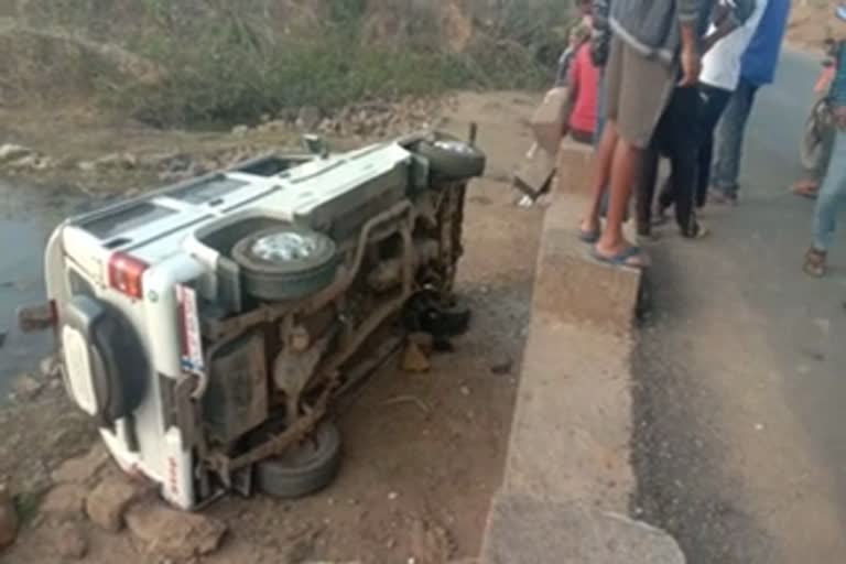 Uncontrolled vehicle fell down from the bridge in kondagoan