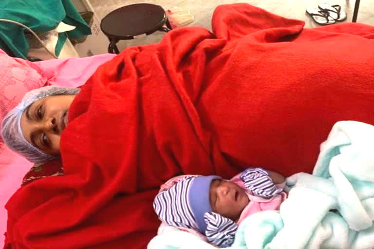 IAS Kiran Kumar Pasi, DC Kiran Kumar Pasi becomes mother, DC gives birth to a child in government hospital, IAS किरण कुमार पासी, डीसी किरण कुमार पासी बनी मां, डीसी ने सरकारी अस्पताल में बच्चे को दिया जन्म