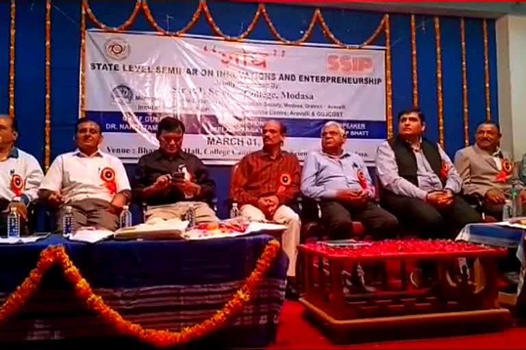 Student Startup 'Search' Innovation and Entrepreneurship Seminar Held in Modasa