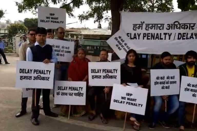 JP Buyers uproar in Noida against delay penalty