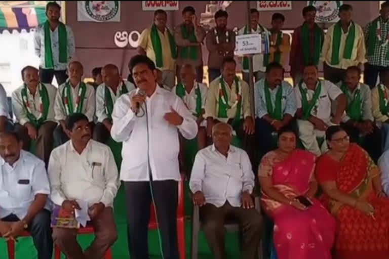 devineni  umma support to farmers at  nandigama