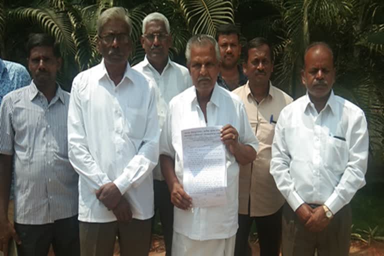 Power loom workers appeal to the Coimbatore collector for wage hike