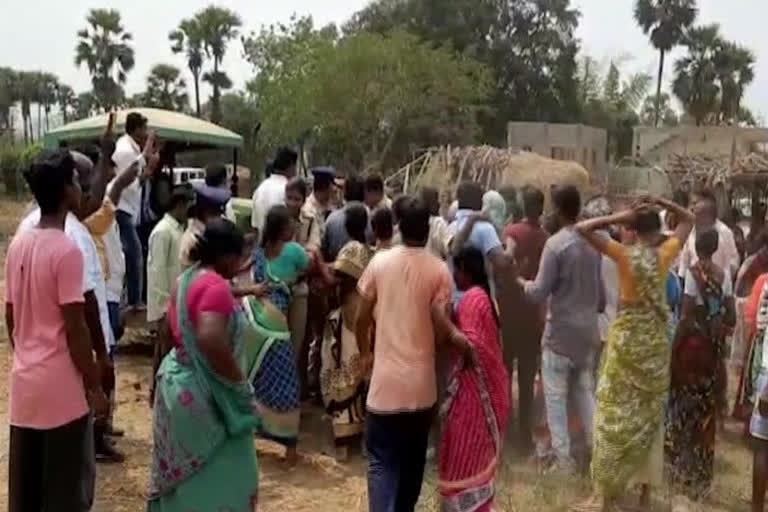 villagers fight with policemen for their lands in west godavari dst mukkampadu